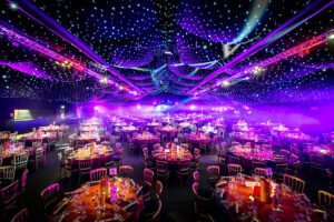 Gala dinner hầu hết đều được tổ chức vào buổi tối