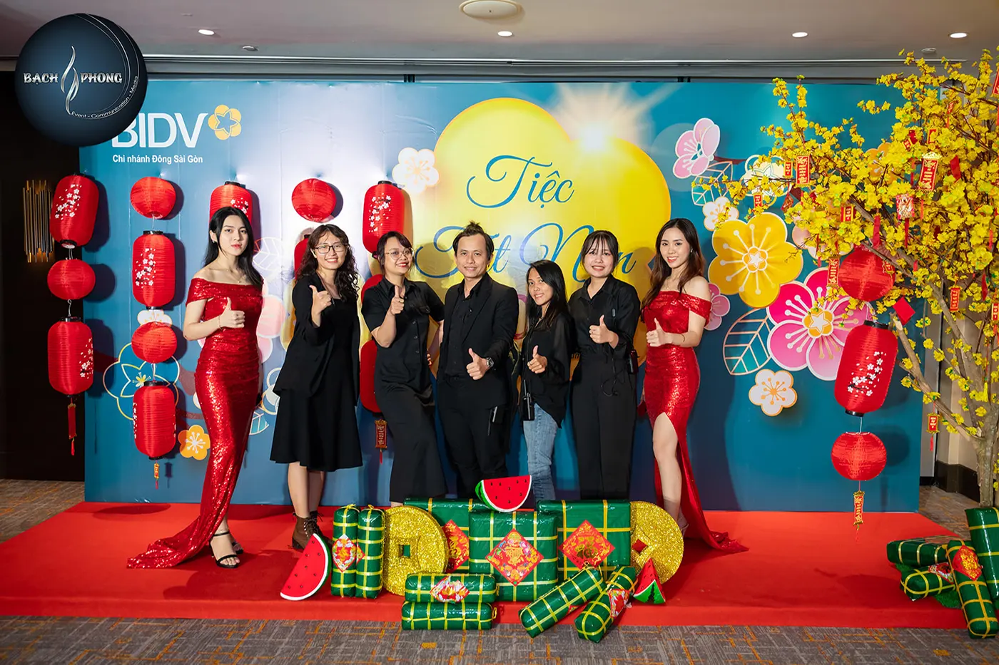 Bạch Phong Event - Đơn vị thi công background tiệc tất niên hàng đầu