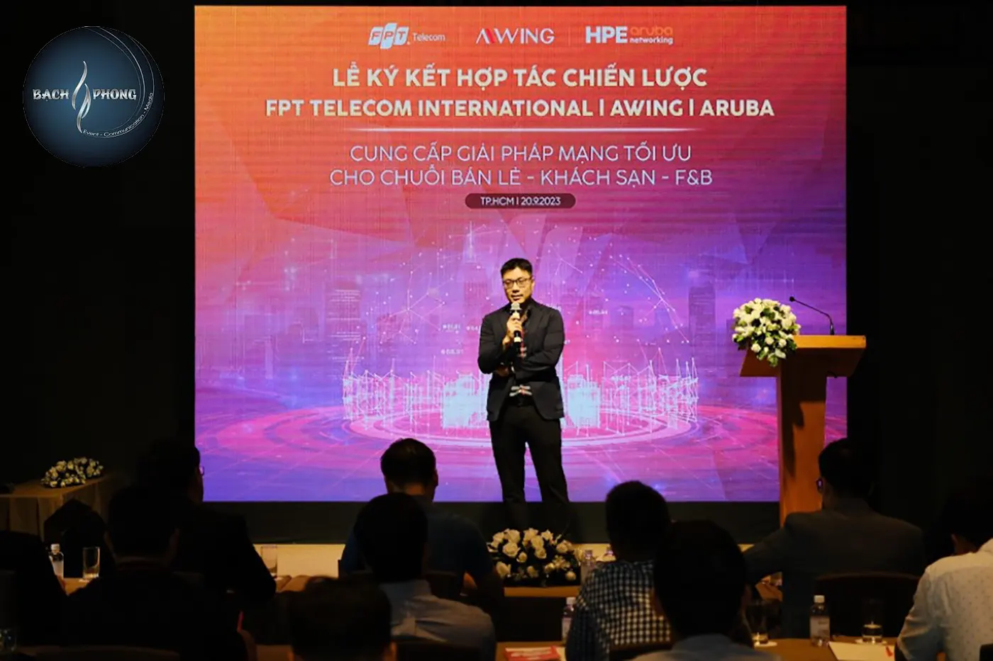 Đại diện các bên trao đổi trong lễ ký kết
