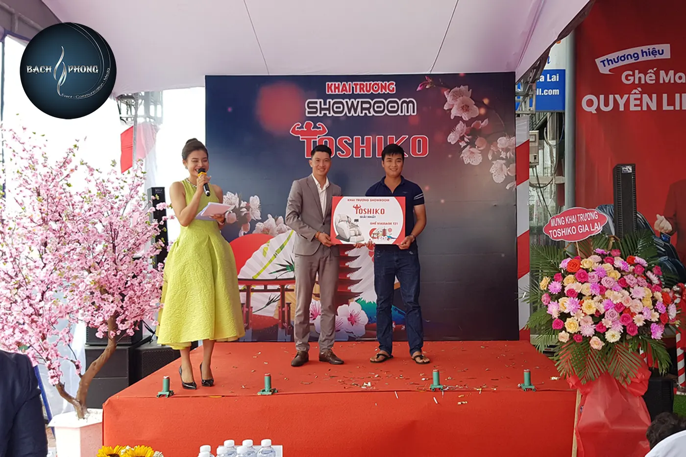 Kết nối với người tiêu dùng ở khai trương Toshiko tại Tây Nguyên