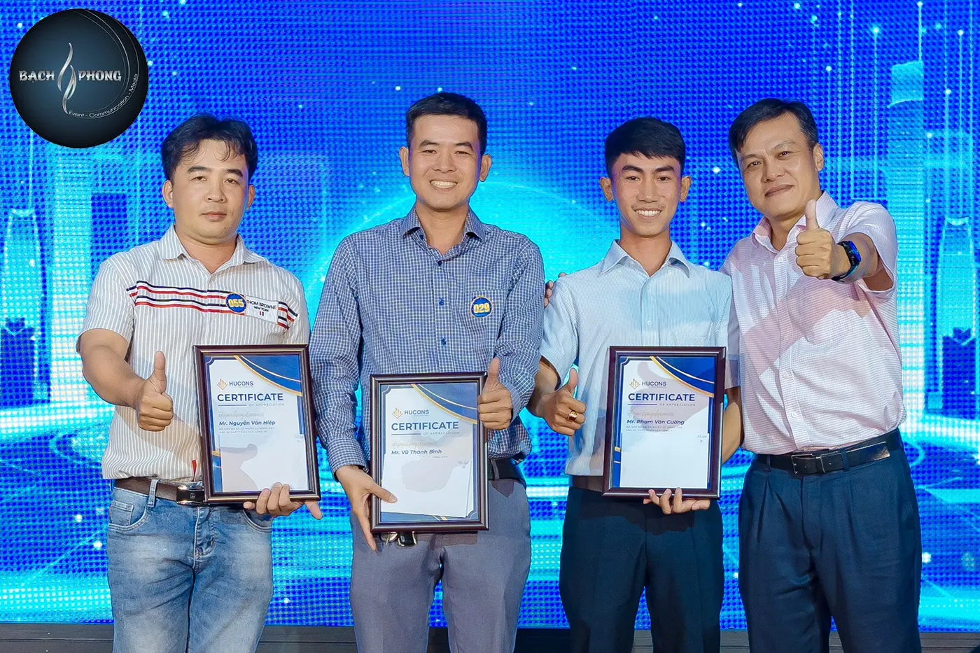 Khoảnh khắc tri ân và vinh danh tại Year End Party
